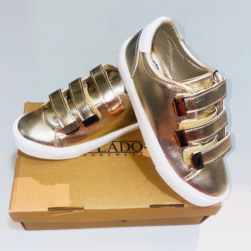 Gold Tenis Shoes